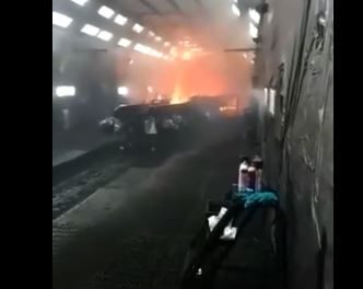 Reportan incendio al interior de empresa en Derramadero