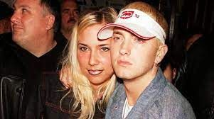 Ex esposa de Eminem intenta quitarse la vida