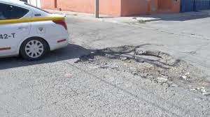 ¿Adiós a los baches? AMLO anuncia programa para repararlos en todo México