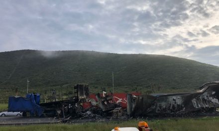 Prensado y calcinado muere chofer en Carretera 57 Coahuila