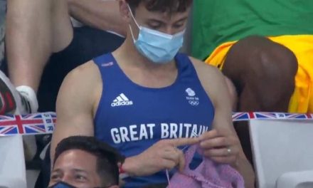 El campeón olímpico que teje para ayudar a niños con tumores cerebrales en Tokio 2020