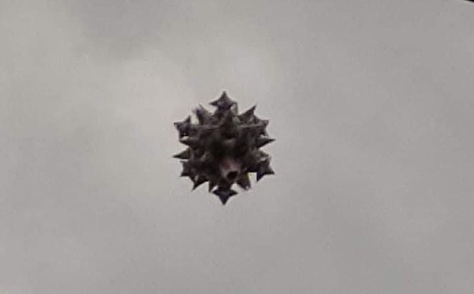 ¿Es un pájaro, un avión? Ovni con forma de Covid-19 sorprende a habitantes en Ecatepec