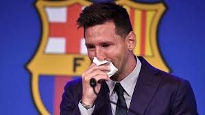 Subastan pañuelo que utilizó Messi en su despedida del Barcelona