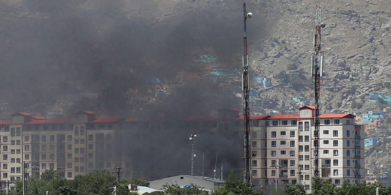 Reportan tercera explosión a las afueras del aeropuerto de Kabul