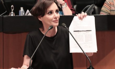 Lilly Téllez cuestiona a gobierno federal por vacunación contra COVID-19