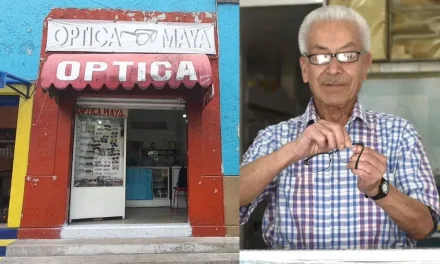 No tenía clientes. Internet hace lo suyo y Don Silvano tiene óptica llena