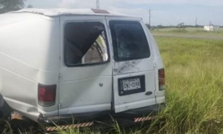 Mueren al menos 10 migrantes por accidente cerca de la frontera con Texas