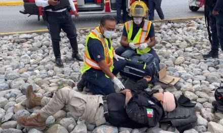 Policía Estatal queda herido tras esquivar carro en Saltillo