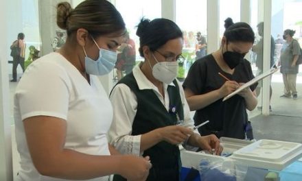 Secretaría de Salud recibe dosis de AstraZeneca para iniciar proceso de vacunación de 18 a 29 años