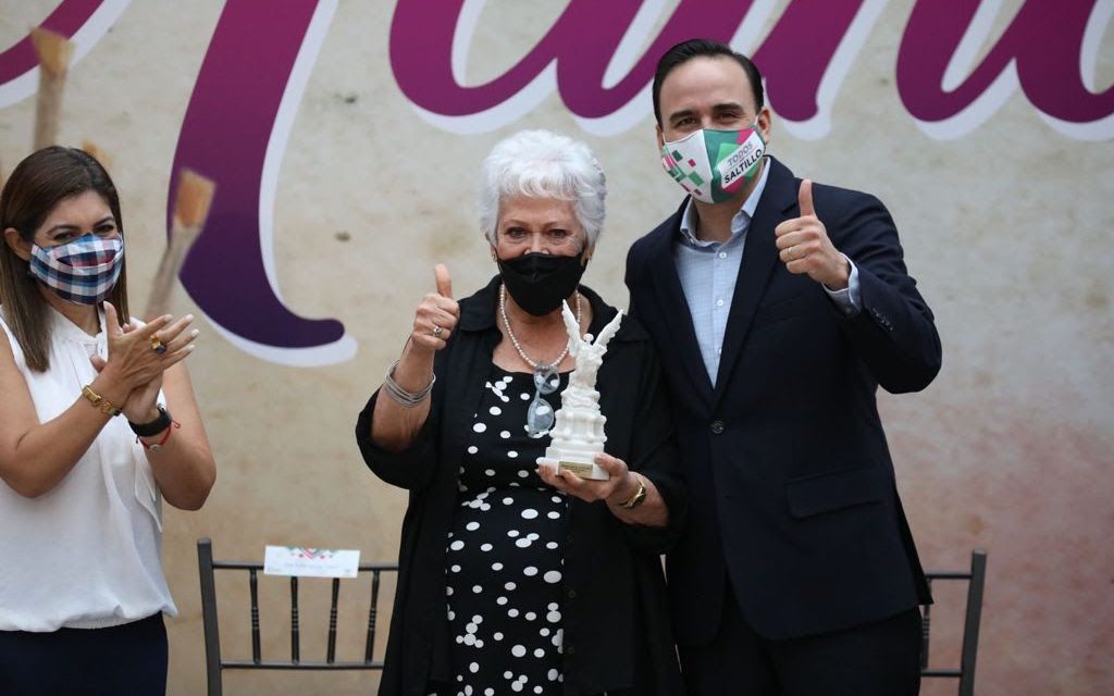 Reconocen trabajo de Mercedes Murgía