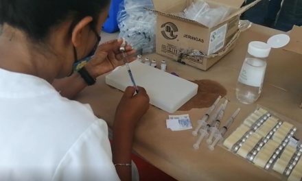 Preparan vacunación para mayores de 18 años en Torreón