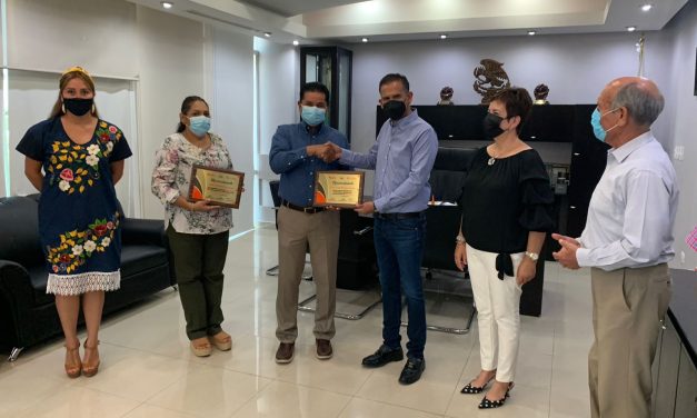 Entregan reconocimiento a director regional de RCG Media en Acuña