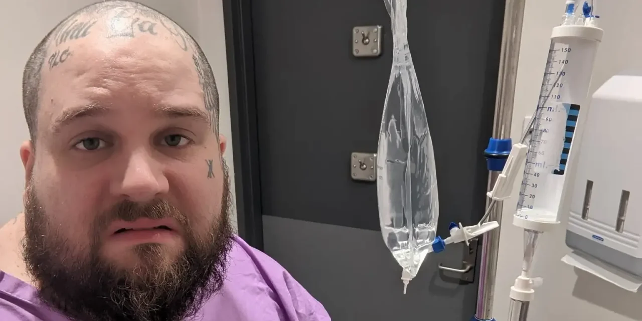 Influencer termina en hospital luego de intentar ‘stream’ de 24 horas