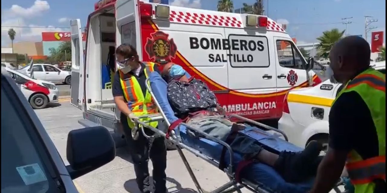 Sobredosis de cristal lo lleva a convulsionar en vía pública en Saltillo