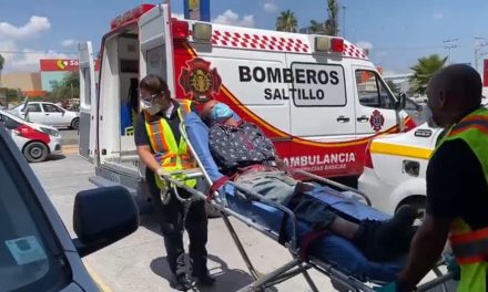 Sobredosis de cristal lo lleva a convulsionar en vía pública en Saltillo