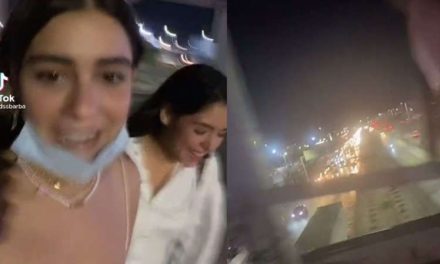 ‘¡Estoy bien emocionada!’; joven se sube por primera vez a un puente peatonal y se emociona en Torreón (video)