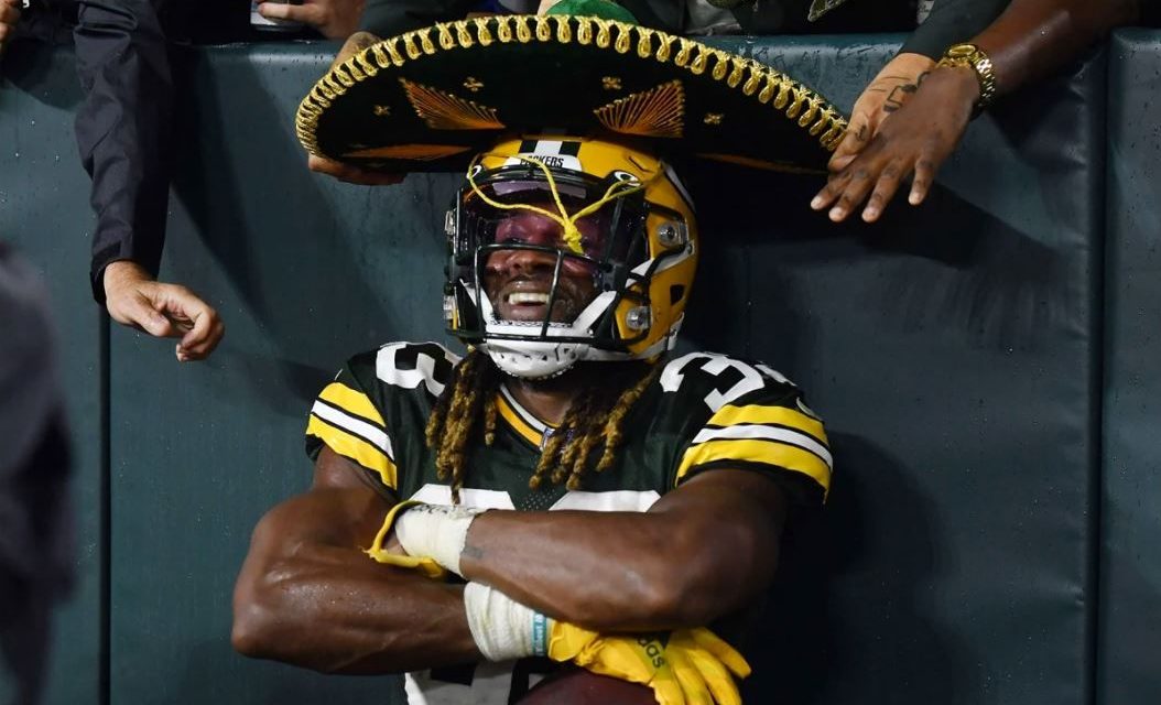 Aaron Jones pierde las cenizas de su padre en pleno juego