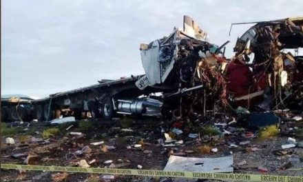 Brutal accidente en Sonora deja 16 muertos y 22 lesionados