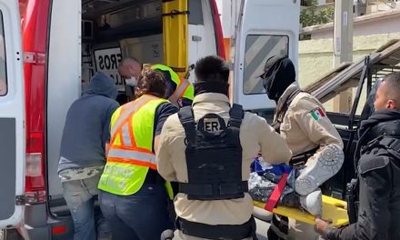 Albañil lucha por su vida tras caer de andamio de 3 metros en Saltillo