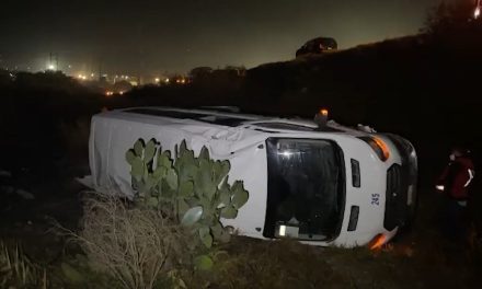 Trágico final para conductor, muere en volcadura sobre la antigua a Monclova