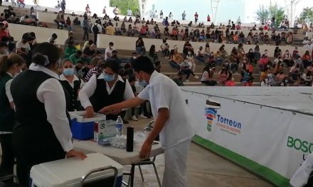 Orden impera en vacunación de jóvenes en Torreón