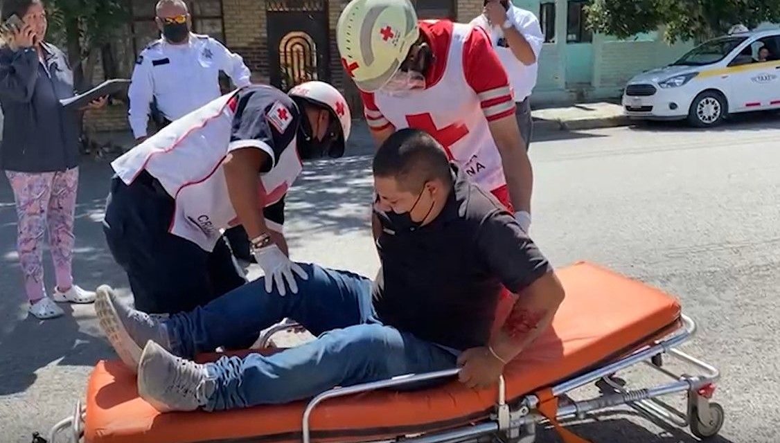Motociclista cae y resulta herido en el Centro de Saltillo