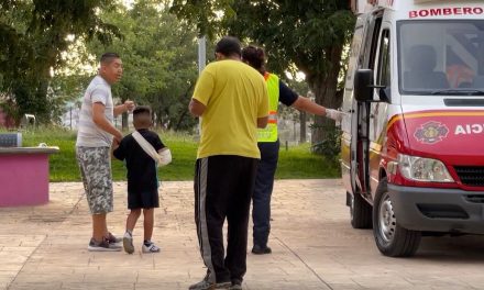 ¡Resbalón le cobra factura! Niño de 8 años sufre fractura en parque de Saltillo