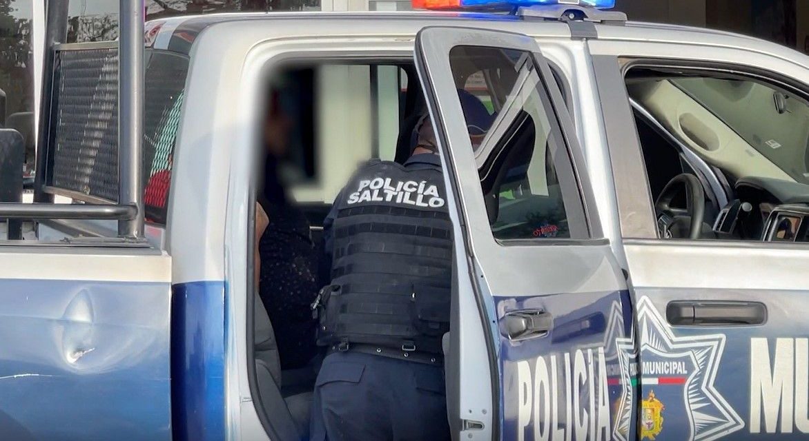 Cae ladrón en centro comercial de Saltillo… resultó ser una ‘fichita’