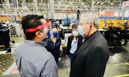 Chema Fraustro refrenda compromiso con la industria de Saltillo