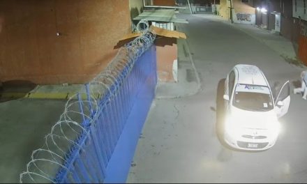 Así fue el momento en que un taxista intenta secuestrar a una enfermera en el Estado de México (video)