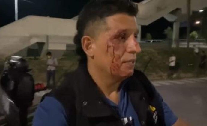 Libres y Lokos golpean a reportero de TV Azteca al finalizar el Clásico Regio
