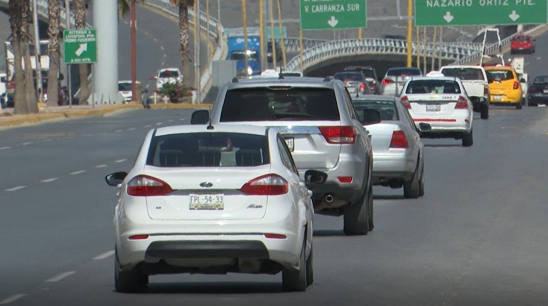 Invitan a conductores saltillenses a verificar su automóvil