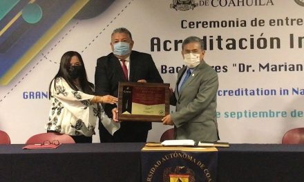 Acreditan plan de estudios de la prepa Narváez en Saltillo