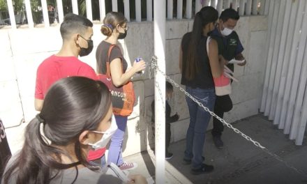 Maestros de Coahuila buscan vacunarse otra vez