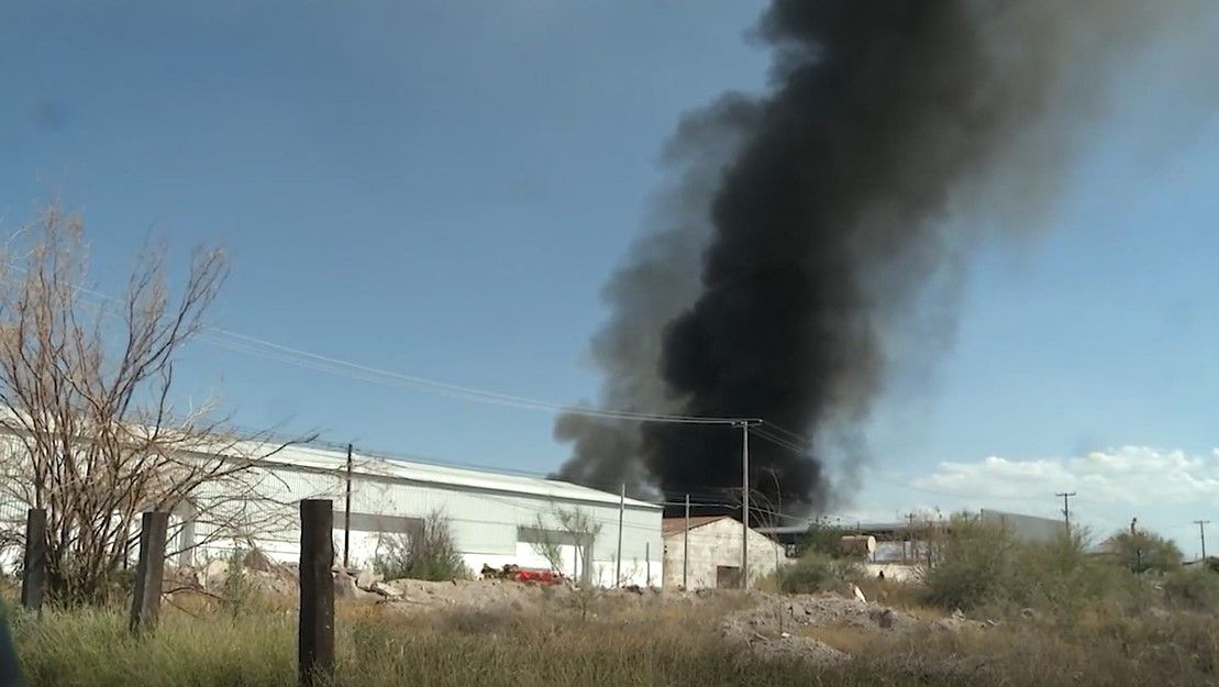 Fuego consume dos negocios en Torreón