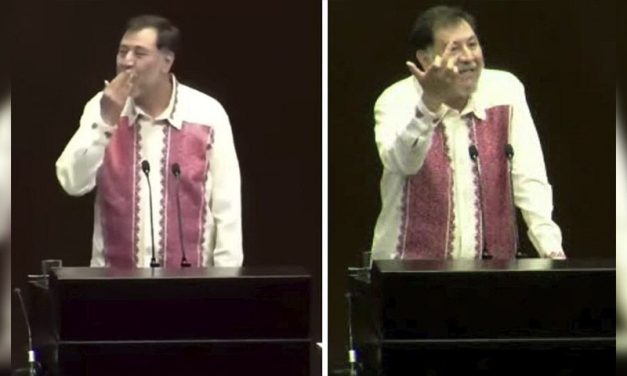 ‘Pinta dedo’ Fernández Noroña a diputada panista