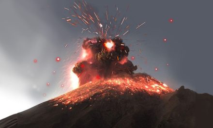 Captan luces extrañas durante explosión del Popocatépetl (video)
