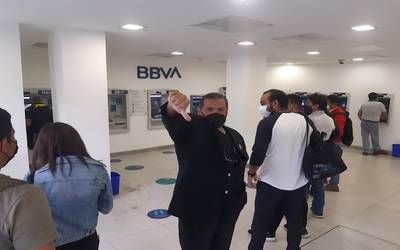 Hasta casi la medianoche del domingo, BBVA restableció su servicio