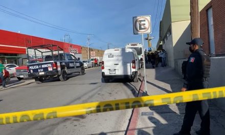 No logran salvarlo; abuelito muere a metros de llegar al hospital en Saltillo