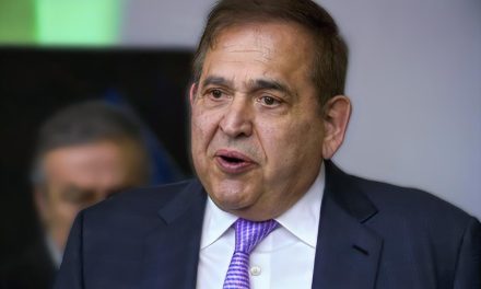 Alonso Ancira es el ‘maestro del engaño’ por darle a AMLO ‘agua de su propio chocolate’