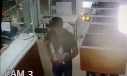 Graban violento asalto en panadería de San Luis Potosí (video)