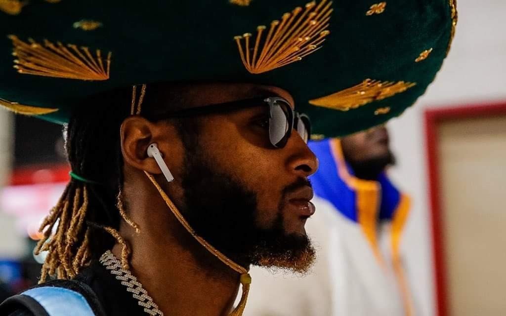 ¿Por qué Aaron Jones utiliza un sombrero Charro?