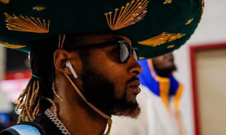 ¿Por qué Aaron Jones utiliza un sombrero Charro?