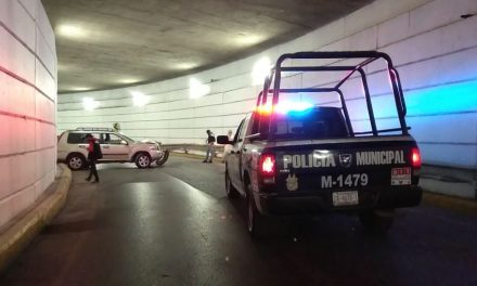 Conductor perdió el control debido a la velocidad y ocasiona carambola en Saltillo