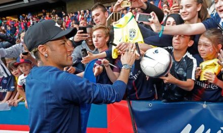 Neymar y su millonaria cláusula por ser cortés y amable con los aficionados