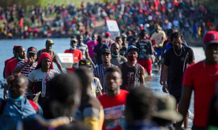 Estados Unidos cierra frontera con México en Del Río, Texas por la llegada de migrantes haitianos