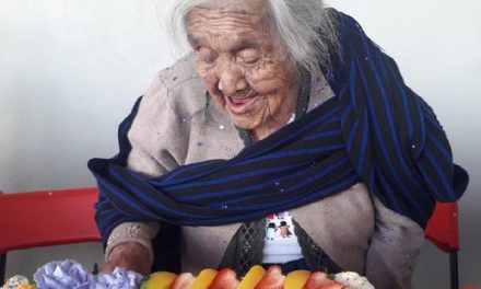 ‘Mamá Coco’ cumple 108 años en Michoacán