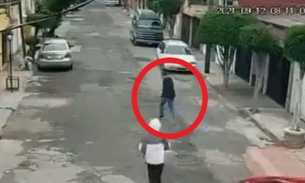 Corriendo logra salvarse de asaltante en Ecatepec (video)