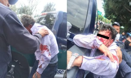 Turba furiosa saca a ladrón de patrulla para lincharlo (video)