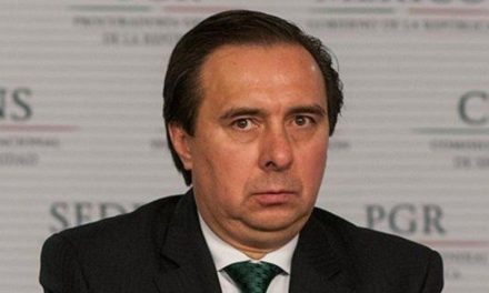 Niegan amparo a Tomás Zerón por caso Ayotzinapa; podrá ser detenido